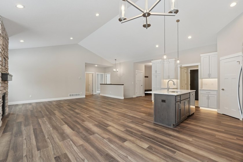 Private 2.2 Acre Retreat! Welcome to this serene 3-bedroom, 2 - photo 9