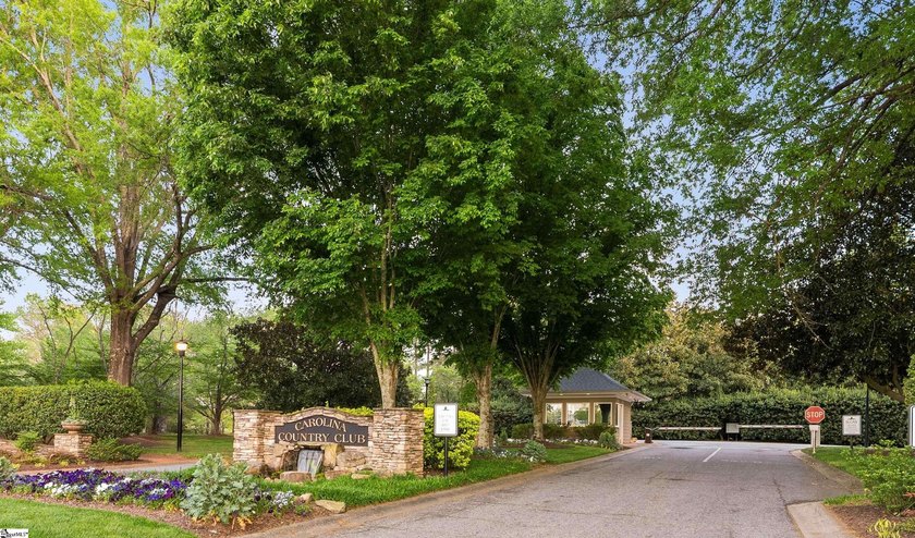 Arrive in Style: DRAMATIC CURB APPEAL, SOARING INTERIORS, and - photo 7