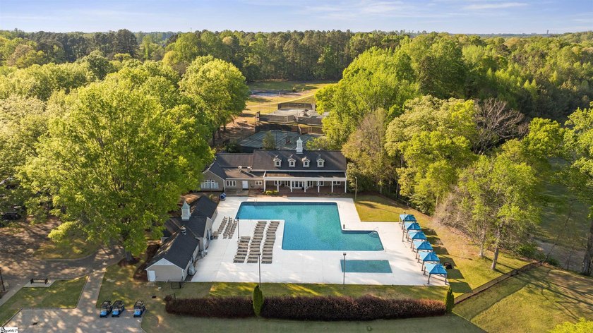 Arrive in Style: DRAMATIC CURB APPEAL, SOARING INTERIORS, and - photo 8