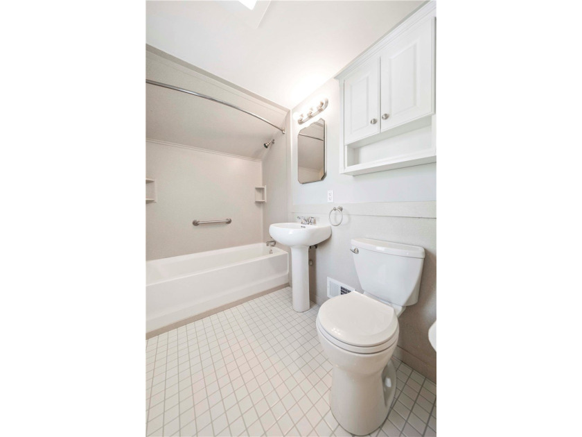 Welcome to 118 Queensboro Rd in Irondequoit - a beautifully - photo 19