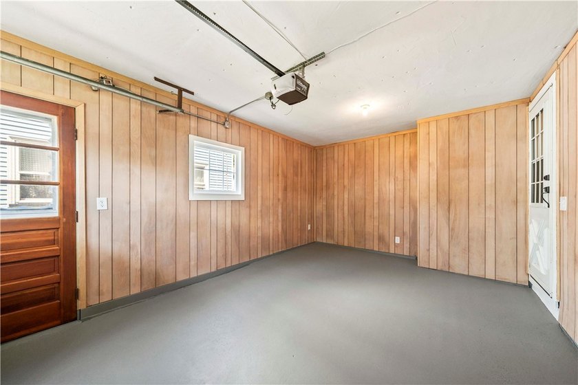 Welcome to 118 Queensboro Rd in Irondequoit - a beautifully - photo 32
