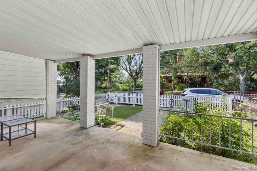 HIGH-YIELD INVESTMENT PROPERTY - THREE (3) UNITS / bungalows in - photo 3