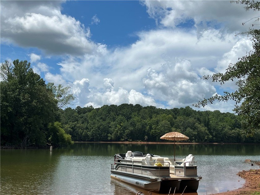 LAKE HARTWELL 1 mile from Clemson Blvd off of Brown Rd in - photo 2