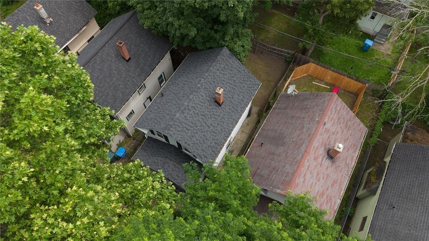 NEW TEAR OFF ROOF '26 &amp; UPDATED KITCHEN. This 916 SF Colonial - photo 5