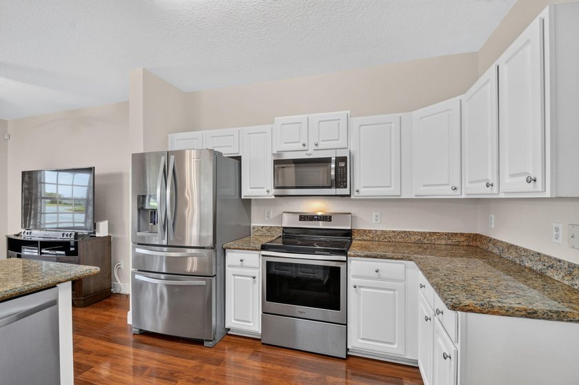 Welcome to this WATERFRONT END UNIT TOWNHOME in Emerald Lakes of - photo 15