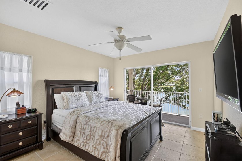 Welcome to this WATERFRONT END UNIT TOWNHOME in Emerald Lakes of - photo 28