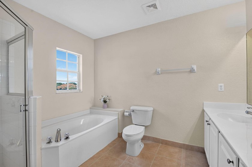 Welcome to this WATERFRONT END UNIT TOWNHOME in Emerald Lakes of - photo 32