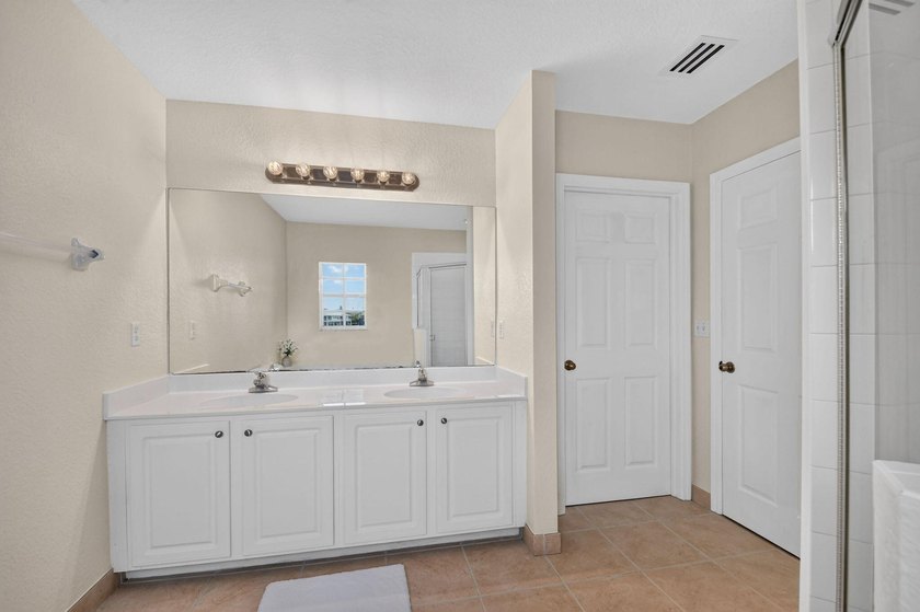 Welcome to this WATERFRONT END UNIT TOWNHOME in Emerald Lakes of - photo 35