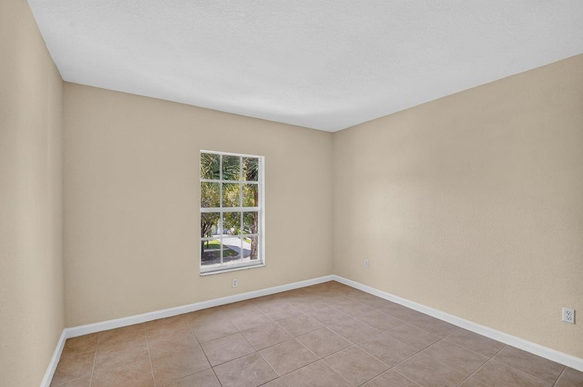 Welcome to this WATERFRONT END UNIT TOWNHOME in Emerald Lakes of - photo 44
