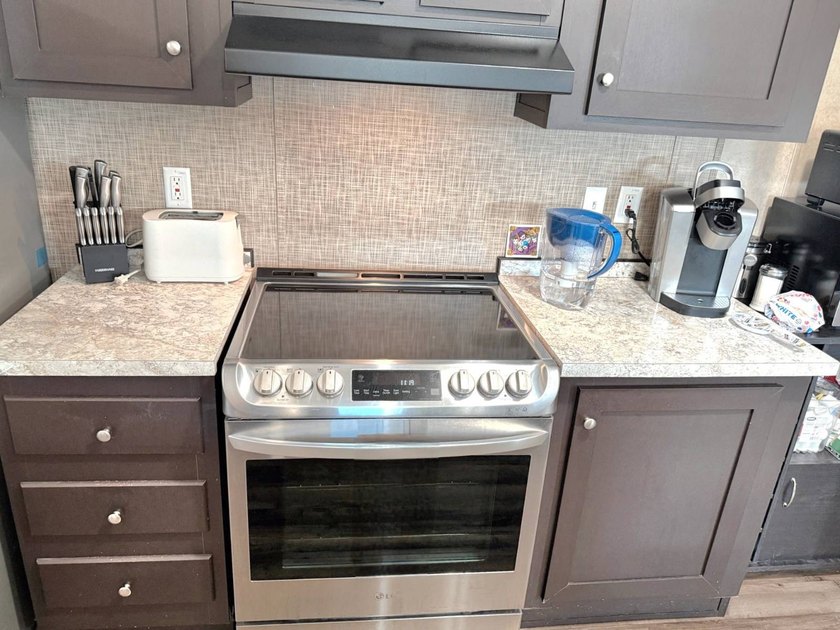 ONLY $640/mo lot rent! Like brand new 2 big bedrooms and big - photo 12