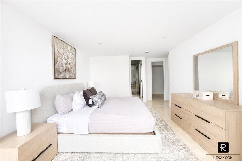 Renovated 3-Bedroom, 3-Bathroom Corner Condo with Washer/Dryer - photo 22