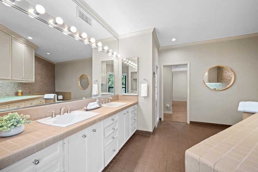Discover a masterpiece in the prestigious Harbor Oaks community - photo 27