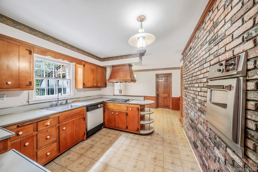 Looking for a home with a long island beach lifestyle? This rare - photo 4