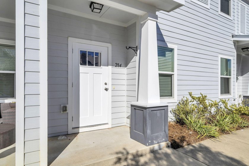 Affordable 3BR / 2.5 BA open floor plan that backs up to the - photo 4