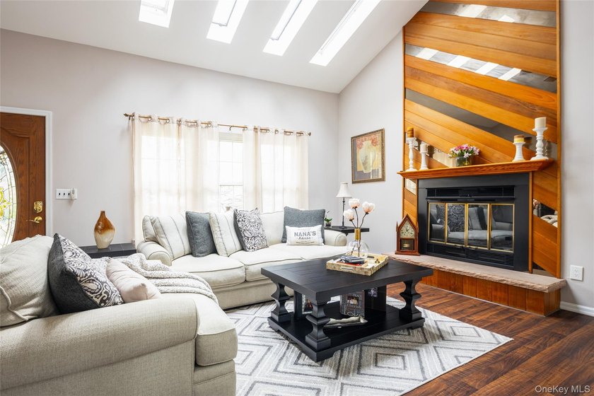 Welcome home to this immaculate and move in ready ranch home in - photo 5