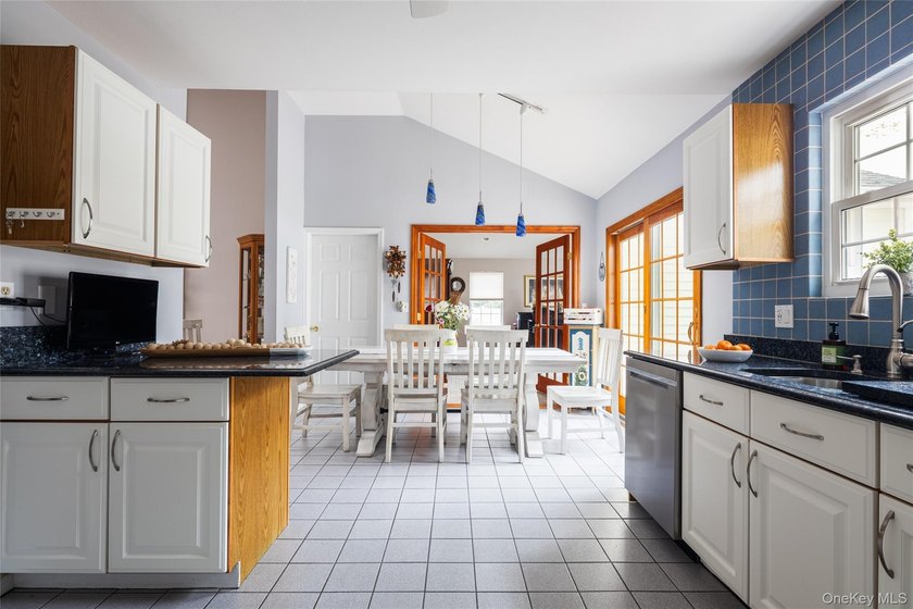 Welcome home to this immaculate and move in ready ranch home in - photo 8