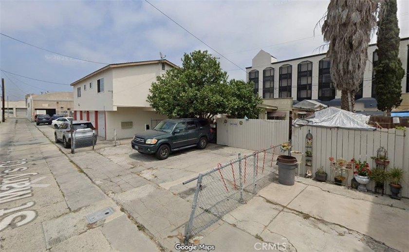 Welcome to 1230 N. Saint Mary's in Long Beach, a prime - photo 2