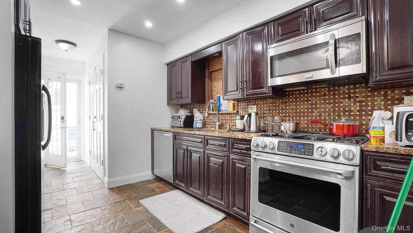 Welcome to this spacious Hi-Ranch in the heart of Bellmore - photo 19