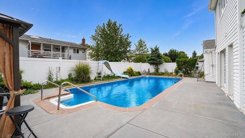 Welcome to this spacious Hi-Ranch in the heart of Bellmore - photo 22