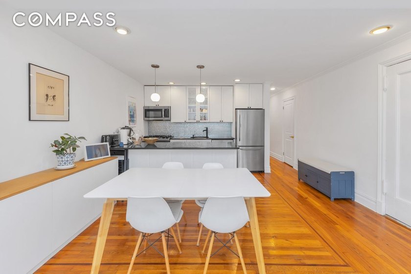 In the heart of Carroll Gardens, this spacious and sun-filled - photo 3
