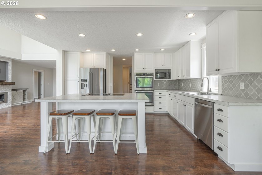 4 bed, 2.5-bath home offering 2,386 sq ft of thoughtfully - photo 11