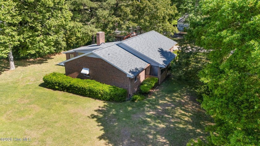 Tucked away on a quiet cul de sac just minutes from downtown New - photo 17