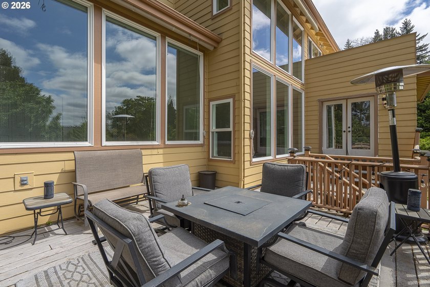 4 bed, 2.5-bath home offering 2,386 sq ft of thoughtfully - photo 37