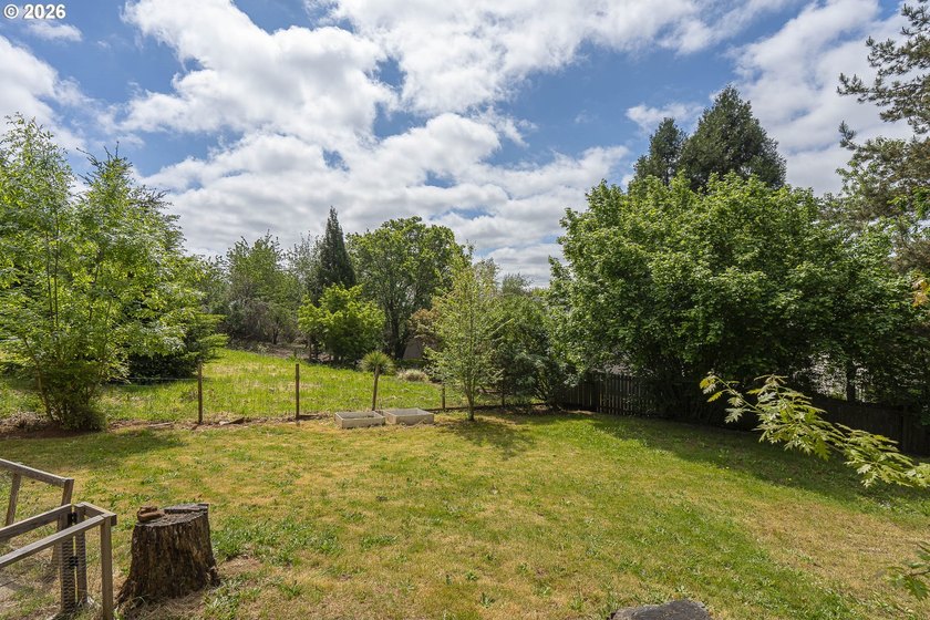 4 bed, 2.5-bath home offering 2,386 sq ft of thoughtfully - photo 46