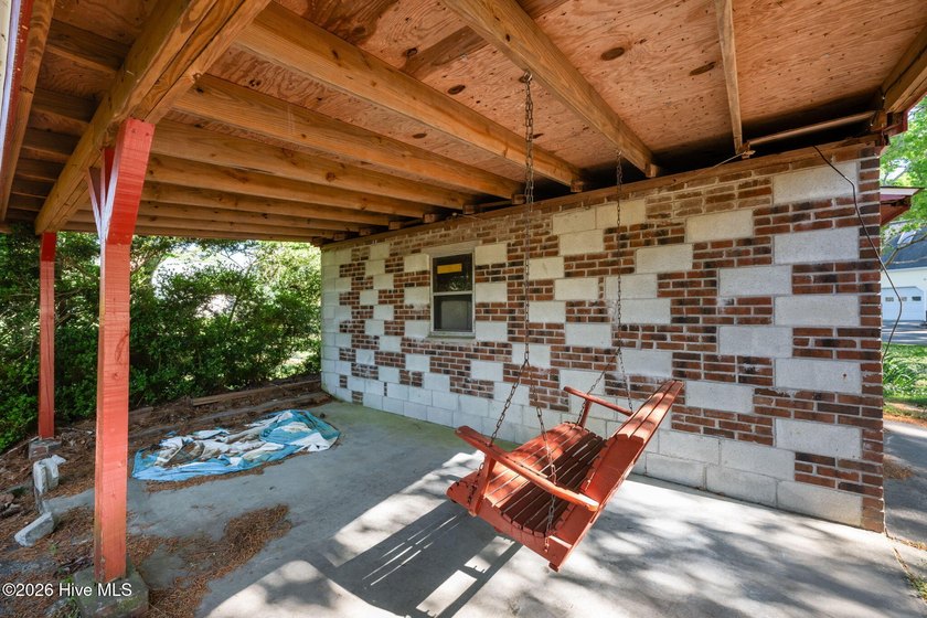 Tucked away on a quiet cul de sac just minutes from downtown New - photo 50