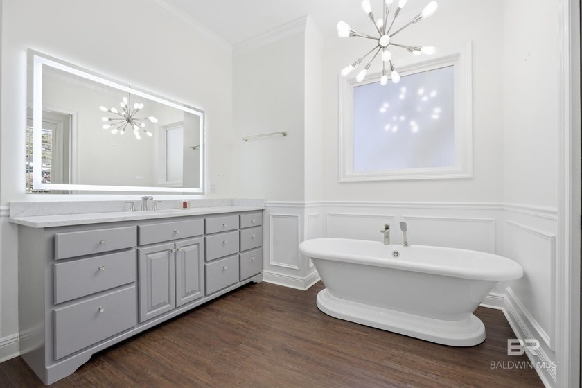 Beautifully updated 4BR/3BA home in the Rock Creek Golf Club - photo 8