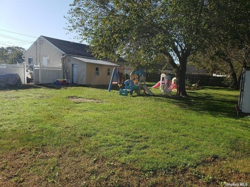Home on Huge Parcel of Land with a Big Back Yard? Check!, Near - photo 2