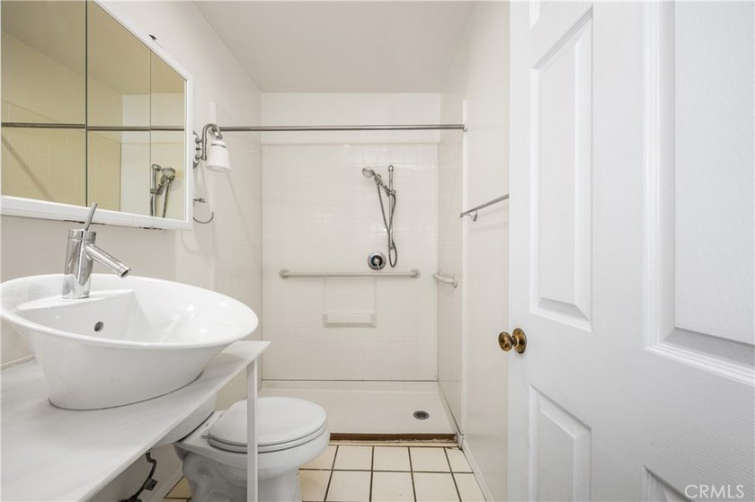 Welcome to Unit 311 at Pars Plaza, a beautifully maintained - photo 35