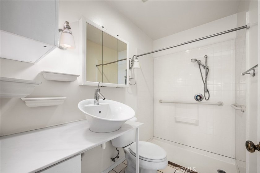 Welcome to Unit 311 at Pars Plaza, a beautifully maintained - photo 36