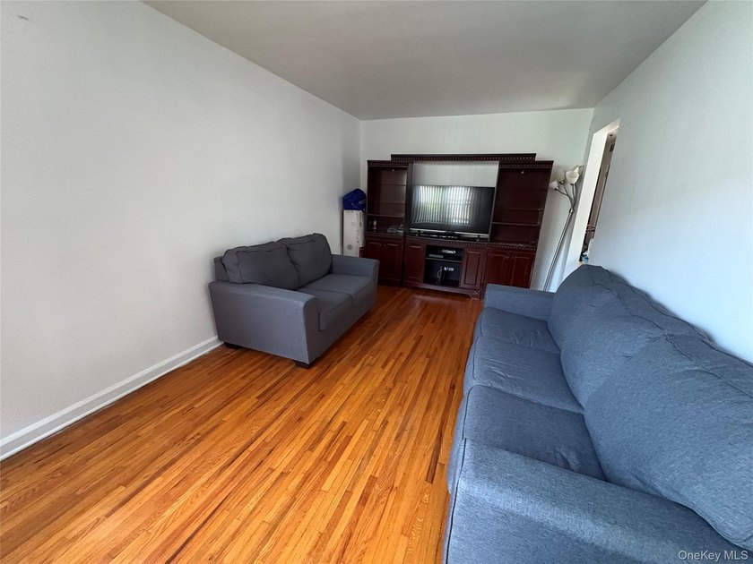 Charming 3-bedroom, 1-bathroom single-family home at 3485 Mickle - photo 6