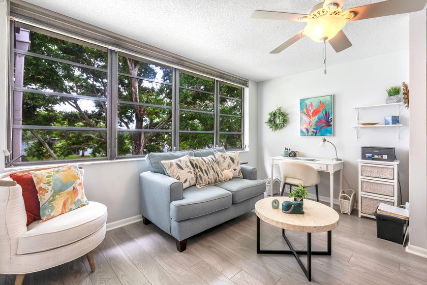 Experience the pinnacle of lakeside luxury in this beautifully - photo 12