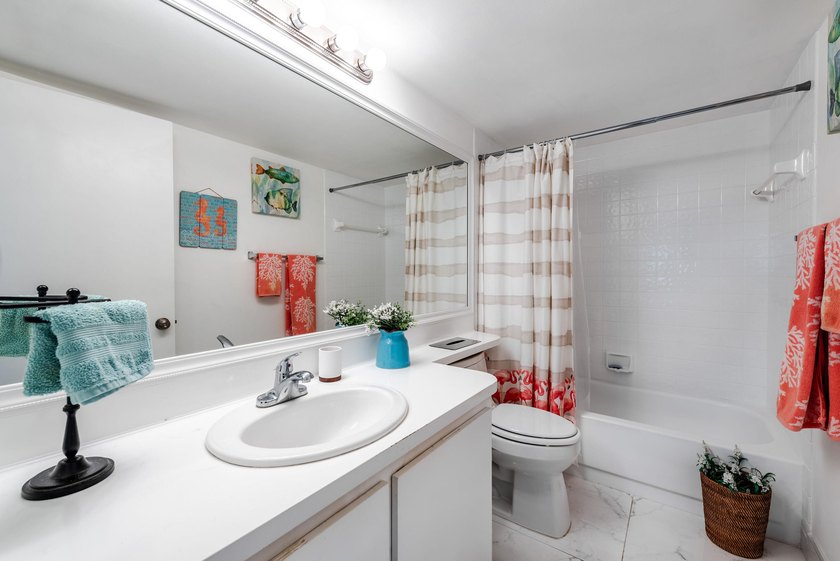 Experience the pinnacle of lakeside luxury in this beautifully - photo 19