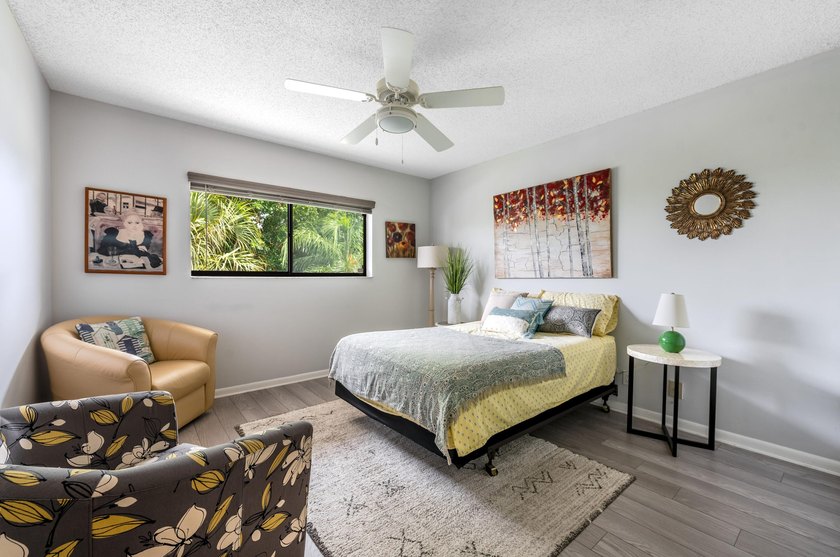 Experience the pinnacle of lakeside luxury in this beautifully - photo 20