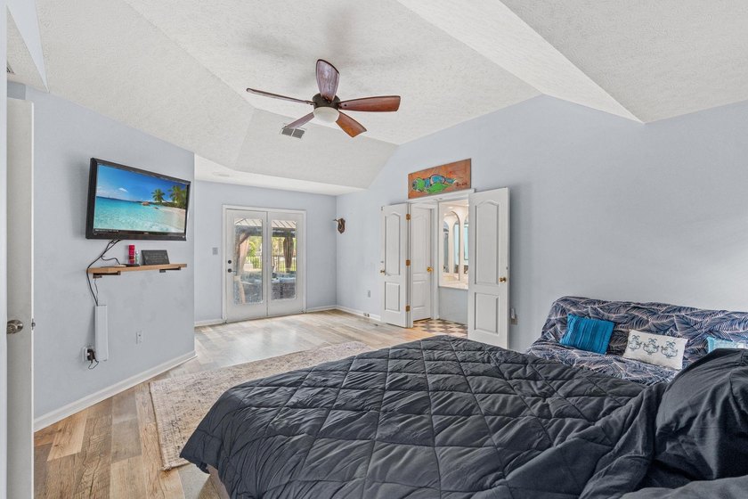 Custom built all-brick home, with a large private pool, on a - photo 17