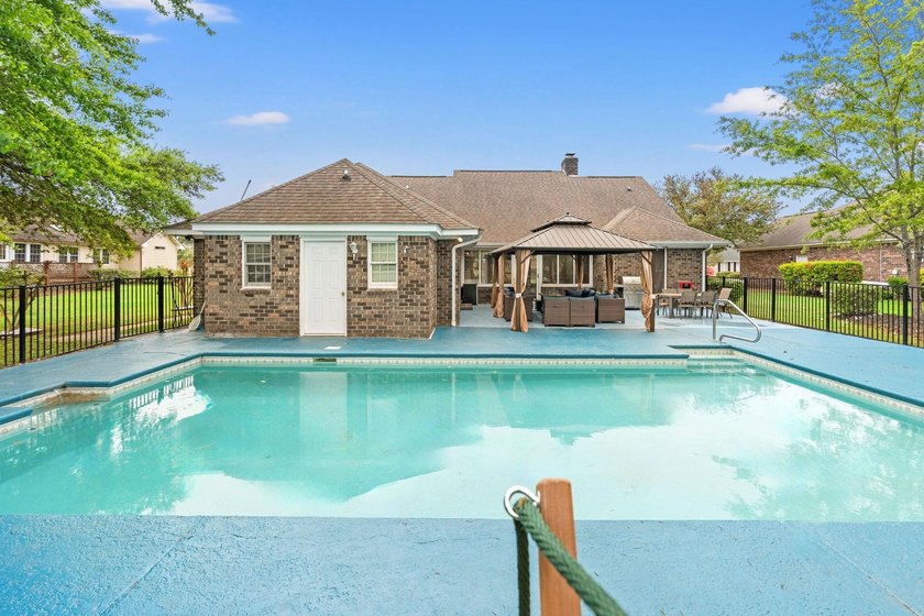 Custom built all-brick home, with a large private pool, on a - photo 37