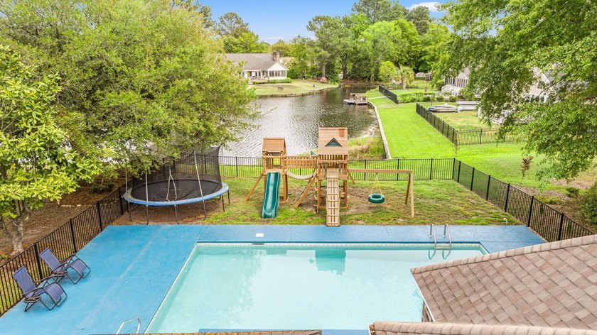 Custom built all-brick home, with a large private pool, on a - photo 38