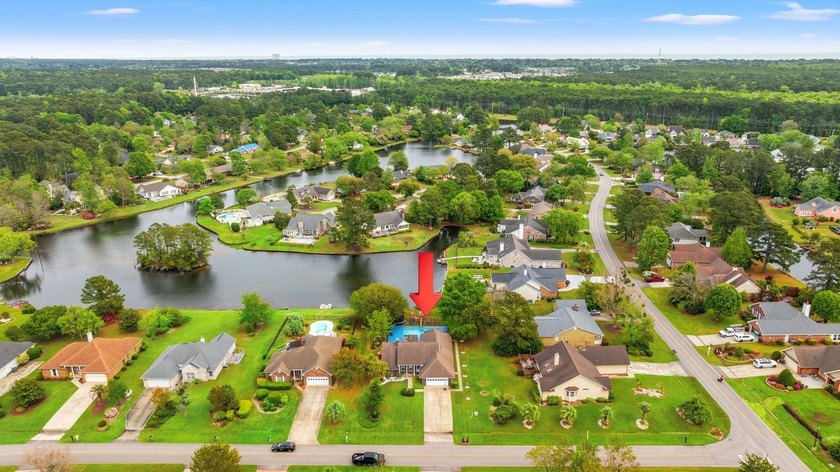 Custom built all-brick home, with a large private pool, on a - photo 43