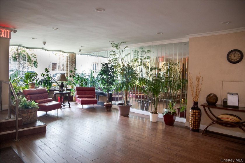 Welcome to Unit #7B at 1530 E. 8th Street - a freshly updated - photo 2