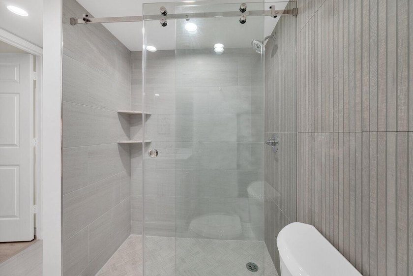 High-demand Jupiter Beach-area investment opportunity! This - photo 14