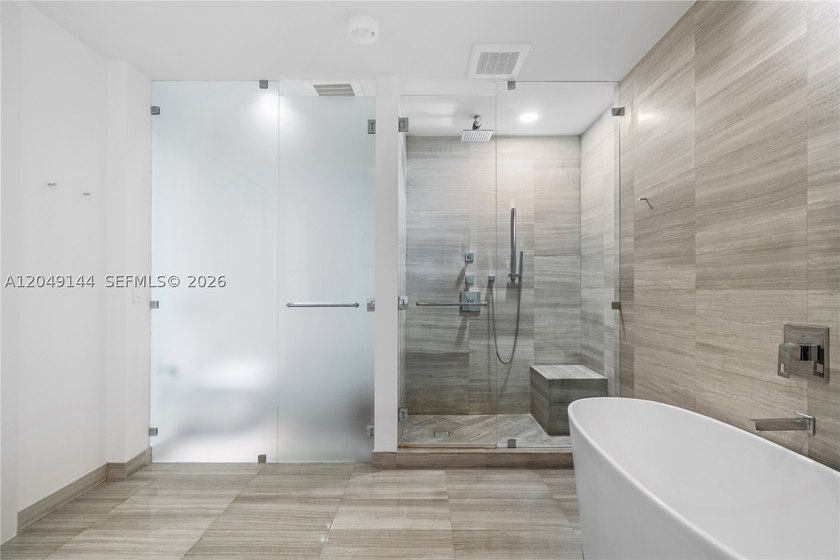 THIS IS A DREAM ! Magnificent Unit With Direct Ocean - photo 31