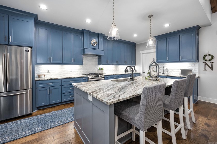 Beautiful custom home built by Alan Schrader in the desirable - photo 13