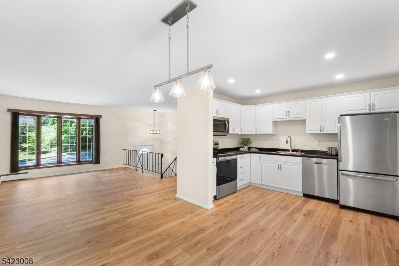 Welcome to this newly renovated bilevel, positioned perfectly on - photo 14