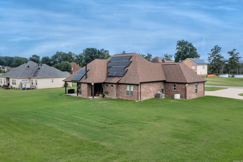 Beautiful custom home built by Alan Schrader in the desirable - photo 36