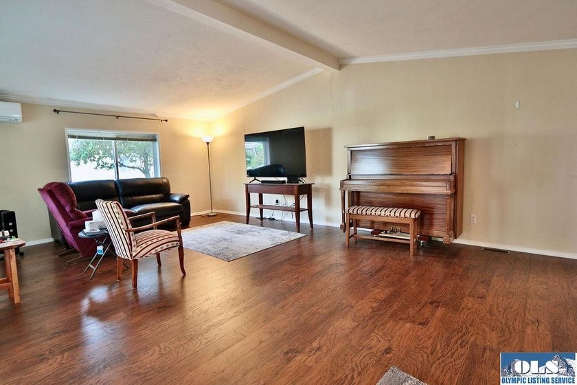Welcome to your serene retreat in Parkwood Estates, a peaceful - photo 3