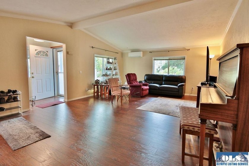Welcome to your serene retreat in Parkwood Estates, a peaceful - photo 4
