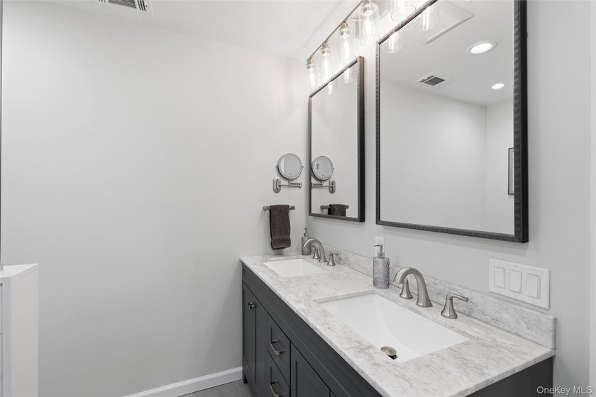 Welcome to 84 Erik Drive, a beautifully updated Devon end unit - photo 19